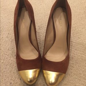 Some society brown suede pump with gold tip